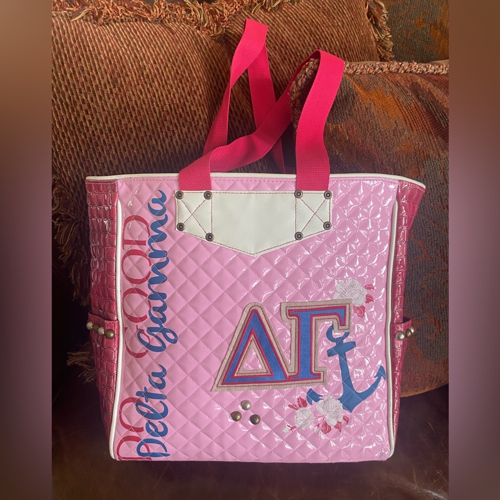 Double D Ranch Wear RED'S RABBIT Sorority "Delta Gamma" Quilted Spirit Bag Tote